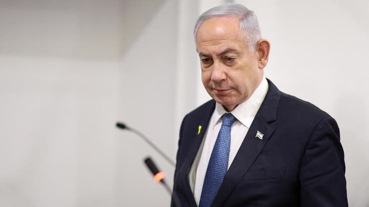 רה"מ בנימין נתניהו נכנס לאולם הדיונים על מנת לתת עדות תיקי אלפים