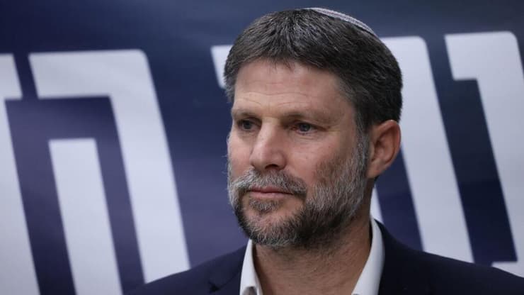 סמוטריץ'. "מי שיסרב לפשרה - האחריות על הקרע עליו" (צילום: אלכס קולומויסקי) בצלאל סמוטריץ' מדבר על המשך המהפכה המשפטית בישיבת סיעת הציונות הדתית בכנסת