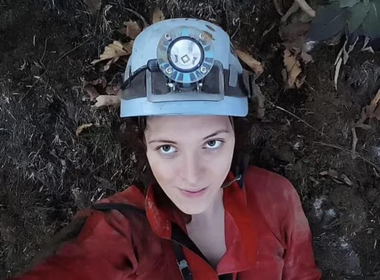 איטליה מבצע לחילוץ חוקרת מערות לכודה ב מערה בצפון המדינה