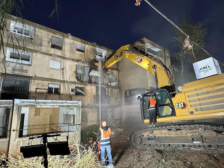 הריסה בפרויקט פינוי בינוי במתחם ההסתדרות בגבעתיים 