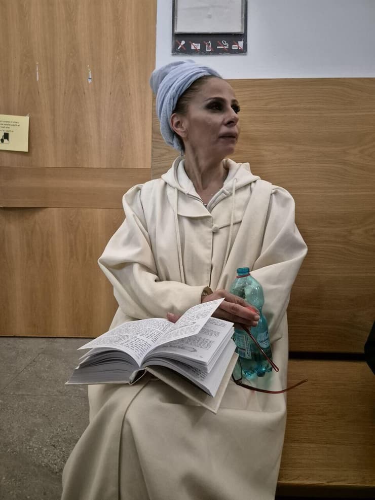 השלום ת"א - כתב אישום כנגד ענבל אור בגין עבירות בנסיבות מחמירות