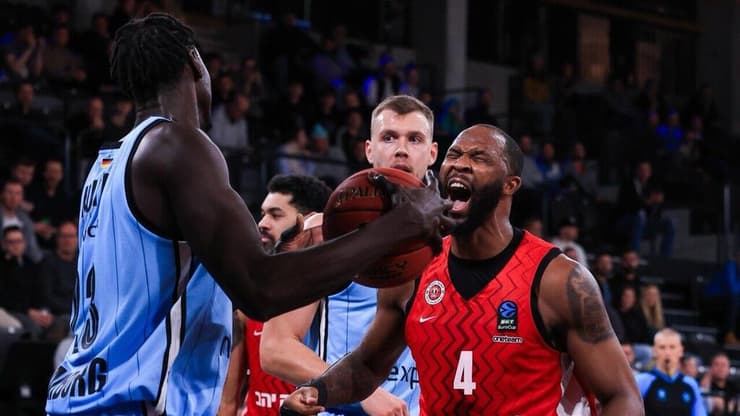 המבורג - הפועל ירושלים כריס ג'ונסון