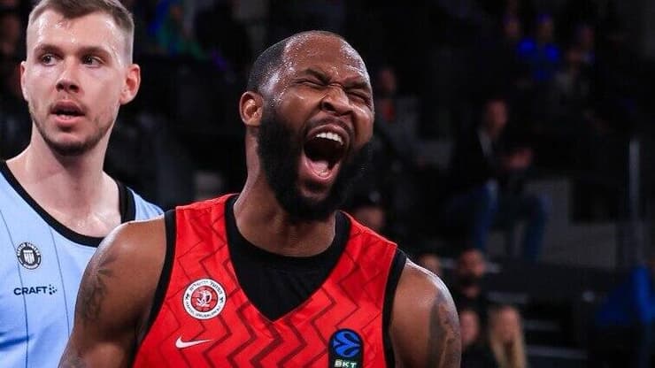 המבורג - הפועל ירושלים כריס ג'ונסון