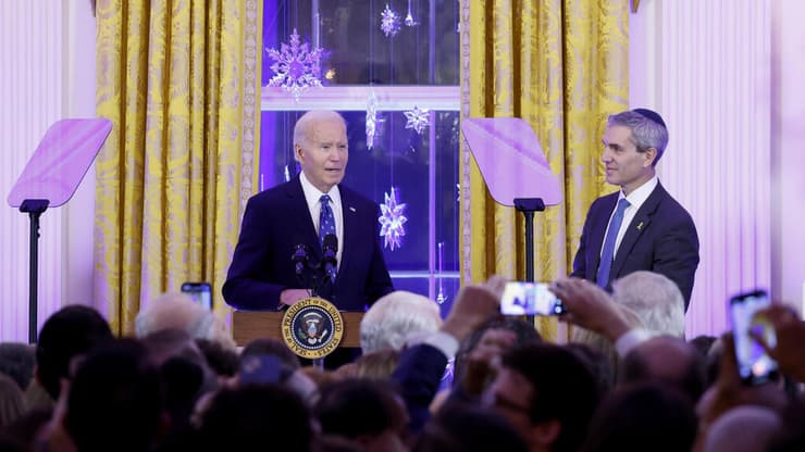 טקס הדלקת הנרות המסורתי בבית הלבן לכבוד חג החנוכה