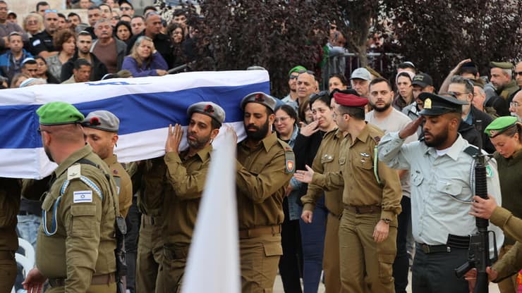 הלוויתו של רס"ן במילואים מושיקו (מקסים) רוזנוולד ז"ל בבית העלמין במודיעין