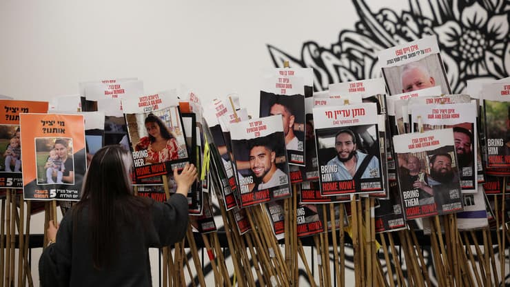 גורמים בחמאס: "ייתכן שבקרוב מאוד נעמוד בפני הסכם" (צילום: REUTERS/Stoyan Nenov) הצהרה של שורדי שבי חמאס