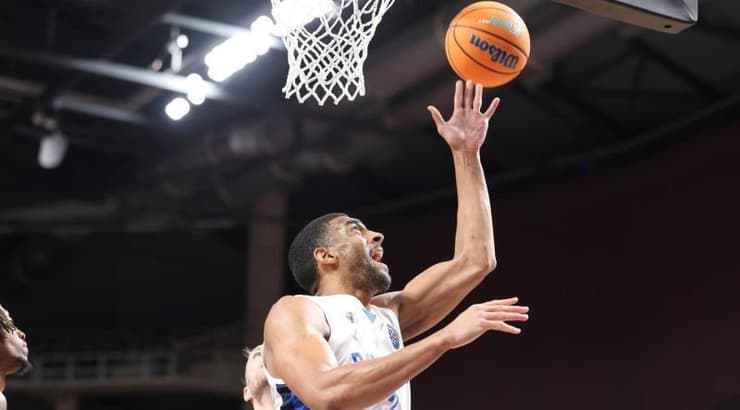 אמין סטיבנס (שקד אבן, ריגה, באדיבות מכבי קבוצת כנען רמת גן) אמין סטיבנס