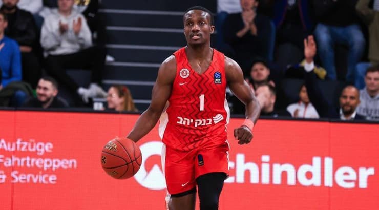 ג'ארד הארפר עם הכדור