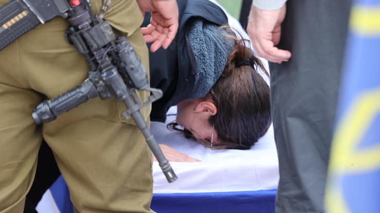 הלוויתו של רס"ן במילואים מושיקו (מקסים) רוזנוולד ז"ל בבית העלמין במודיעין