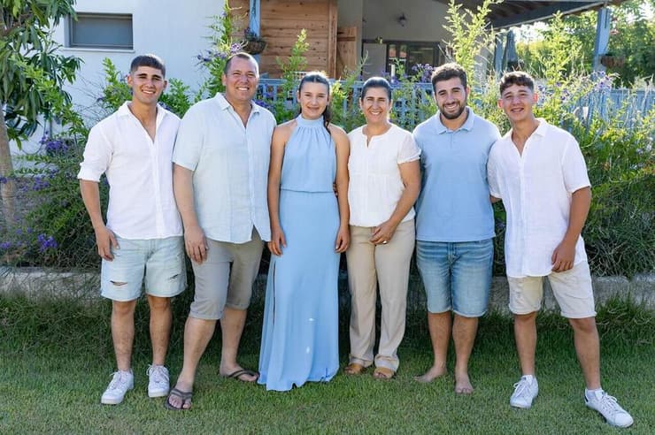משפחת בכר לפני 7 באוקטובר. דנה בכר ובנה כרמל נרצחו