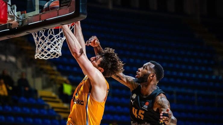 מכבי ת"א - באסקוניה