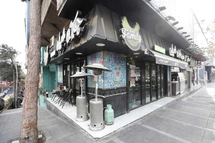 איראן משבר אנרגיה חשמל מסעדה סגורה ב טהרן