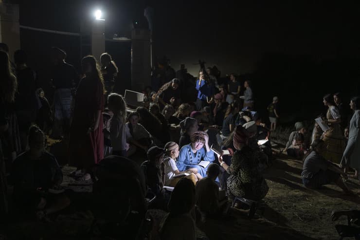 תערוכה עדות מקומית 