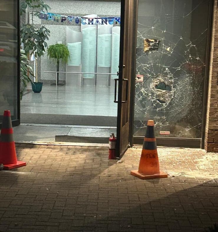 נזק נגרם לדלת הכניסה