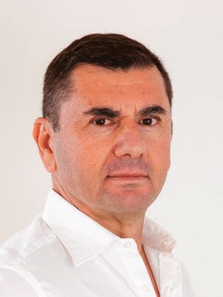 ג'וליאן סטרוסטרה