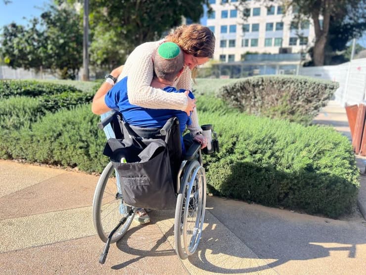 מיטל ואברומי בשיקום בבית לווינשטיין. "להנכיח את נושא הפצועים"      