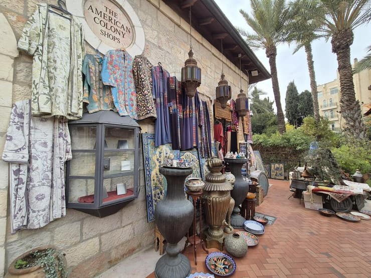 חנות העתיקות של המלון