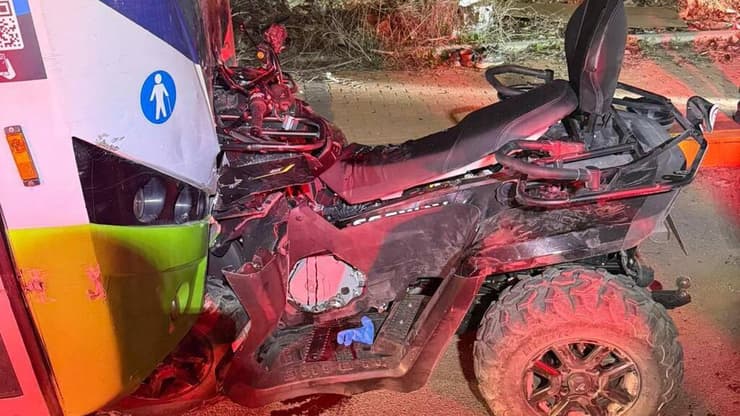 טרקטורון התנגש באוטובוס עומד בערערה