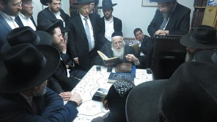 הרב עזריאל אוירבך במעמד ההכתרה 