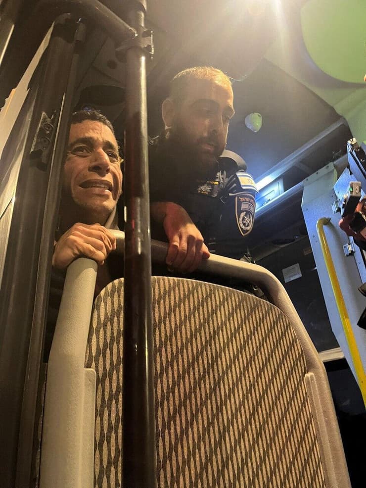 נהג אוטובוס סירב להעלות את כלב השירות של קובי לוי הלום הקרב והזמין לו משטרה