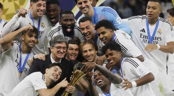 שחקני ריאל מדריד עם הגביע (אחר) שחקני ריאל מדריד עם הגביע