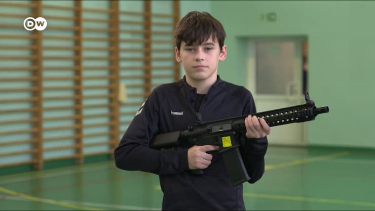 פולין שיעורי ירי בית ספר