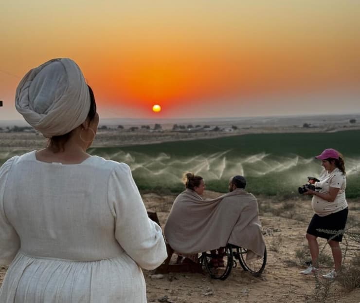 מתוך צילומי הקליפ. "החיים השתנו ברגע - וצריך לספר סיפור חדש" 