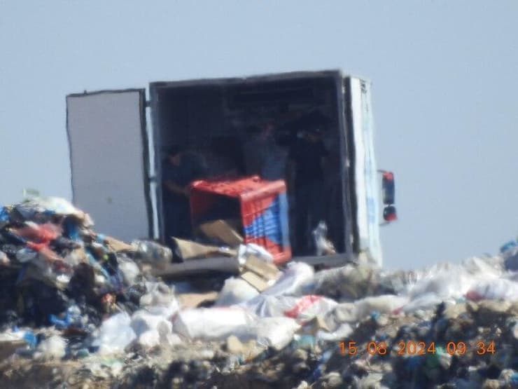 השלכת פסולת באופן בלתי חוקי ביו"ש (צילום: הפורום לישראל ירוקה) השלכת פסולת באופן בלתי חוקי ביו"ש