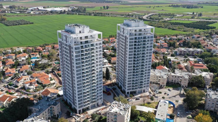 פרויקט בינוי־פינוי־בינוי של קבוצת אלמוג ביבנה (צילום: לביא תצלומי אוויר) פרויקט בינוי־פינוי־בינוי של קבוצת אלמוג ביבנה