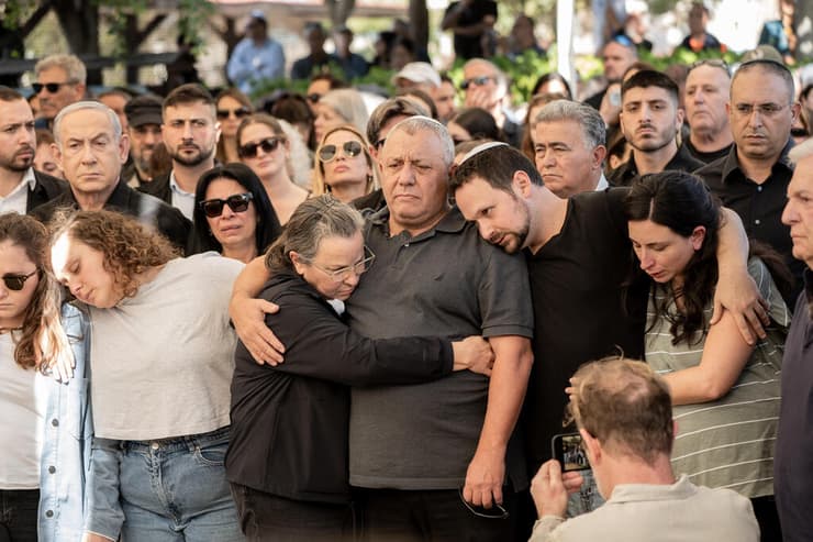 תערוכה עדות מקומית 