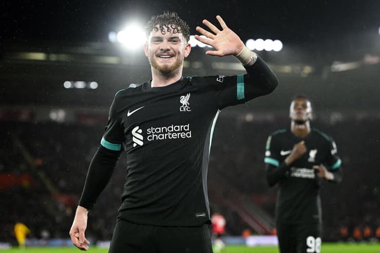 המחליפים עשו את העבודה. אליוט (צילום: JUSTIN TALLIS / AFP) אליוט