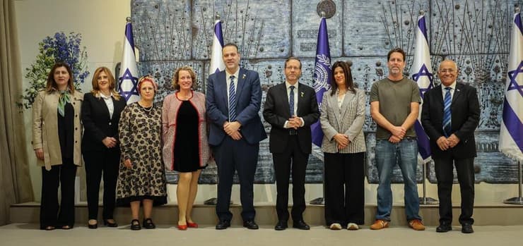 קהלני, הרצוג, זוהר ושגיא עם המורים להיסטוריה שזכו בפרסים