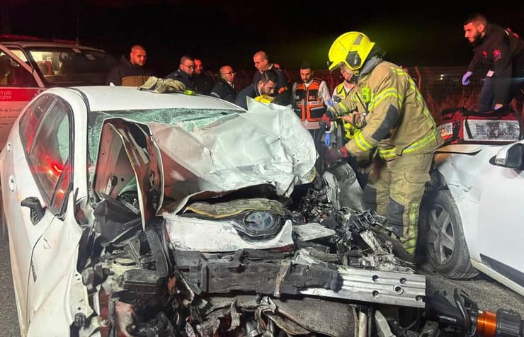 תאונת הדרכים שבה נהרג אבו הדבה (צילום: דוברות כבאות והצלחה מחוז חוף) תאונת דרכים עם לכוד בעין שמר