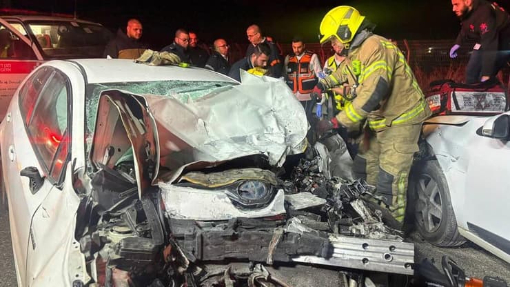 תאונת דרכים עם לכוד בעין שמר תאונת דרכים עם לכוד בעין שמר