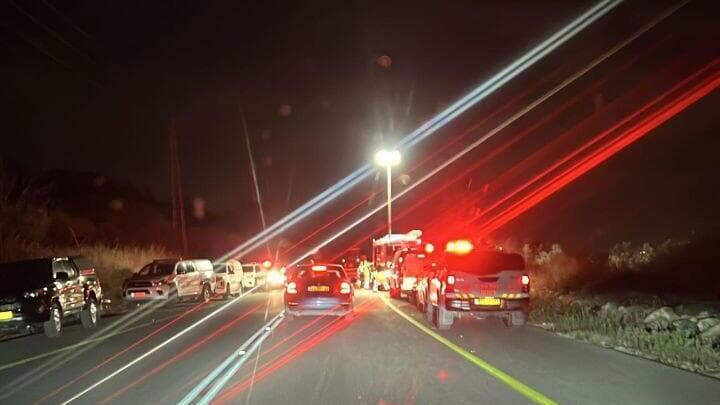 לוחמי האש פועלים לכיבוי שריפת רכב סמוך ללוטם - אותר אדם ללא רוח חיים