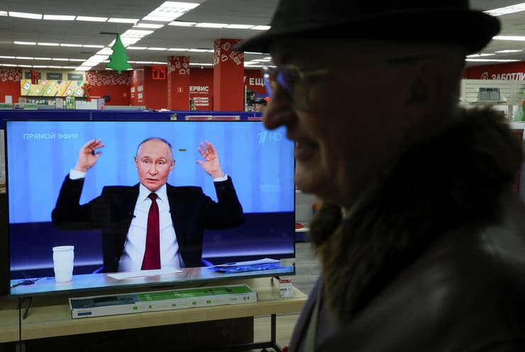 נשיא רוסיה ולדימיר פוטין מסיבת עיתונאים שנתית צופים בחצי האי קרים