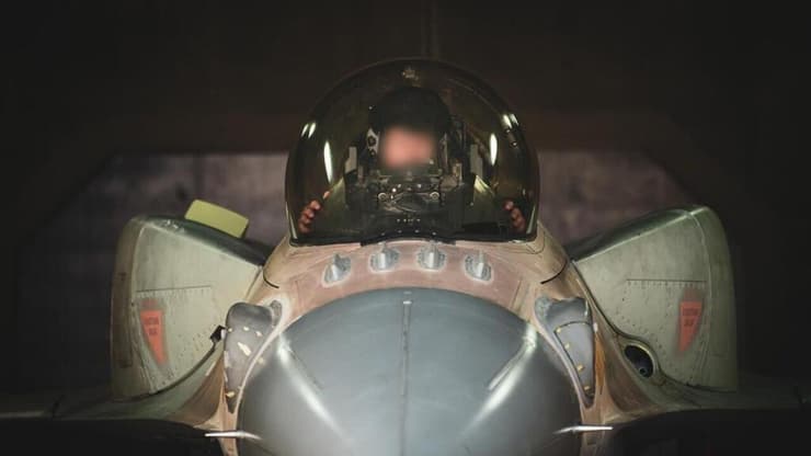 טייס הקרב ד', מטייסת 119 