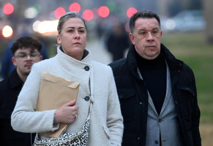 צרפת קרולין ודויד ילדיהם של ג'יזל ו דומיניק פליקו מגיעים ל בית המשפט