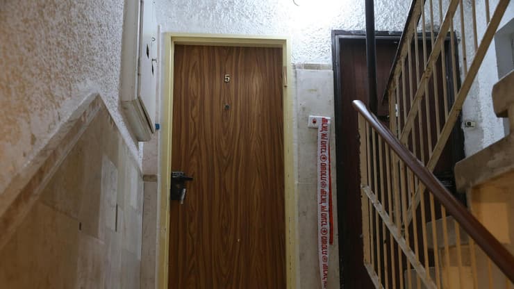 זירת הדירה בה נדקרה אישה מבוגרת בירושלים