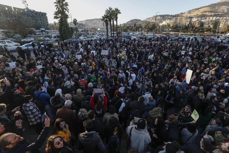 צילום: AP Photo/Omar Sanadiki סוריה דמשק הפגנה מפגינים בעד דמוקרטיה וזכויות נשים