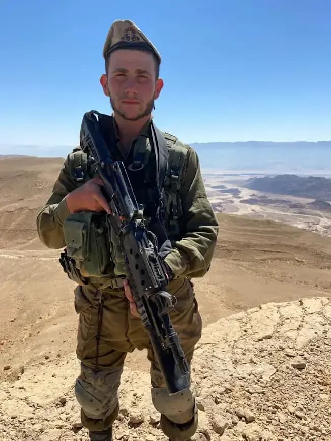 בן זוסמן ז"ל. היה שחקן טניס מצטיין   