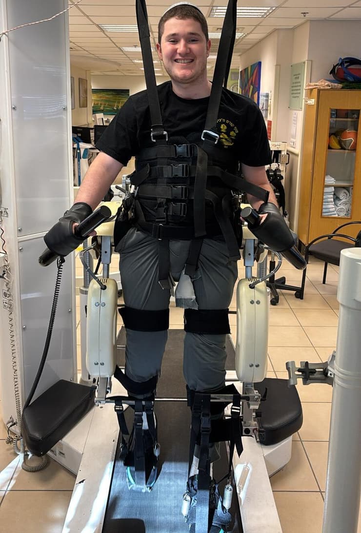 במחלקת השיקום בשיבא. "עובד קשה מבוקר עד לילה"   