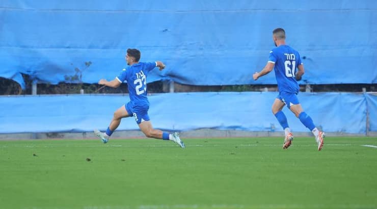 אורי עזו בטירוף (אופיר מגדל) אורי עזו בטירוף