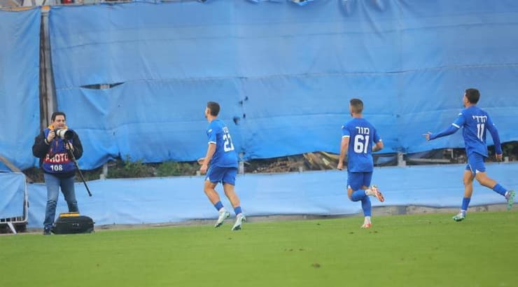 אורי עזו בטירוף (אופיר מגדל) אורי עזו בטירוף