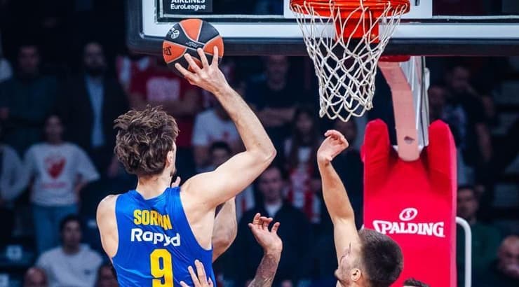 רומן סורקין עולה לסל (ג'ורג'יה קוסטיץ') רומן סורקין עולה לסל