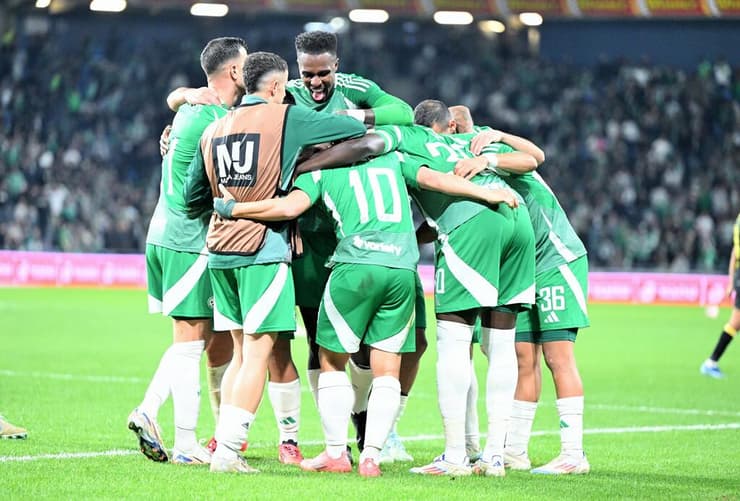 הפסידו לכל הגדולות בסיבוב הראשון של הליגה. שחקני מכבי חיפה (צילום: ראובן כהן) שחקני מכבי חיפה חוגגים