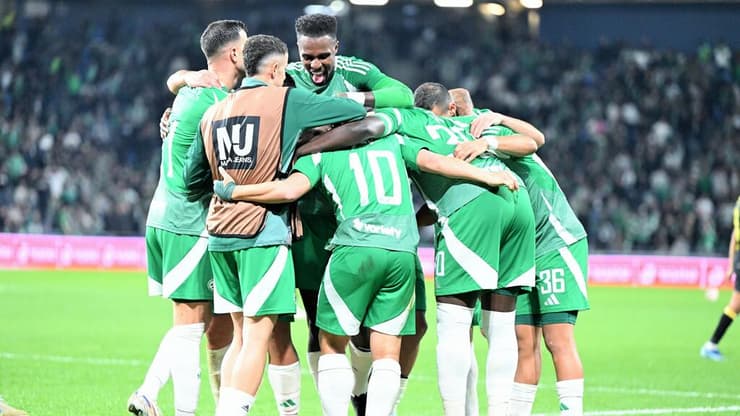 שחקני מכבי חיפה חוגגים (צילום: ראובן כהן) שחקני מכבי חיפה חוגגים