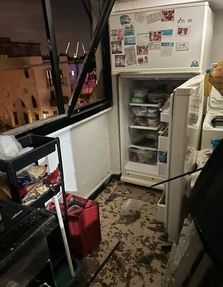 נפילת טיל ברחוב הבעל שם טוב ביפו תל אביב