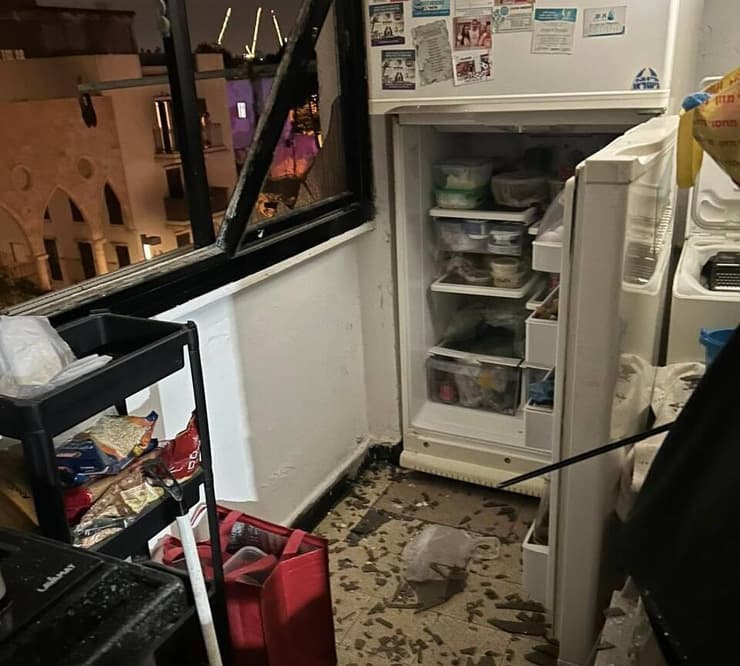 נפילת טיל ברחוב הבעל שם טוב ביפו תל אביב