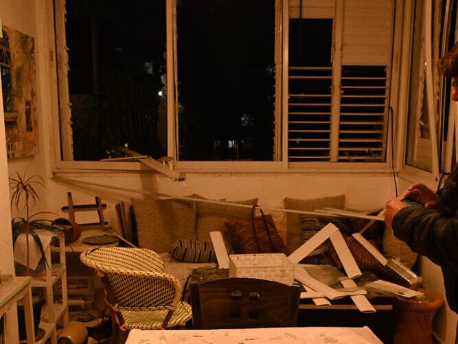 זירת נפילת הטיל החות'י בתל אביב יפו 